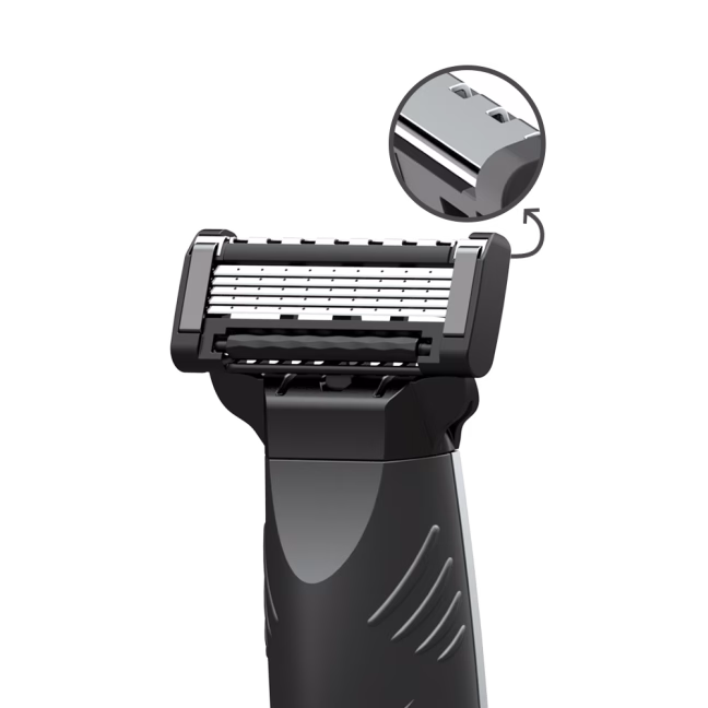 Electric razor with detachable blade