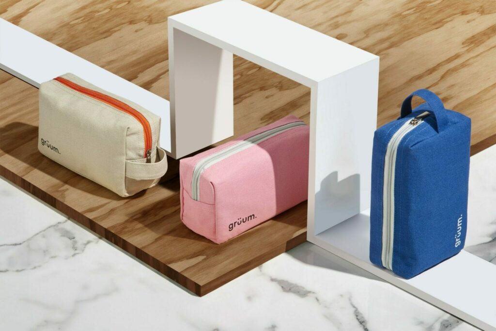 Gruum product image with pink, blue and stone reise washbags