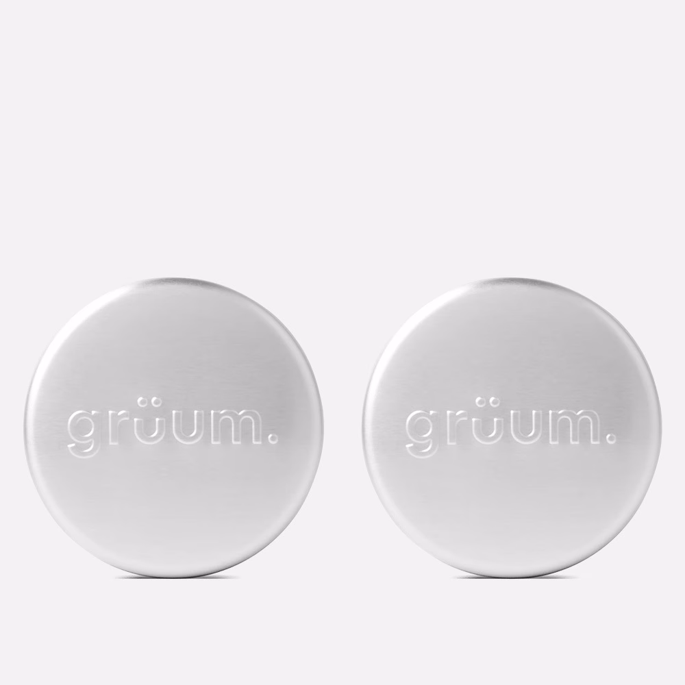 Two silver tins with 'grüum' text.