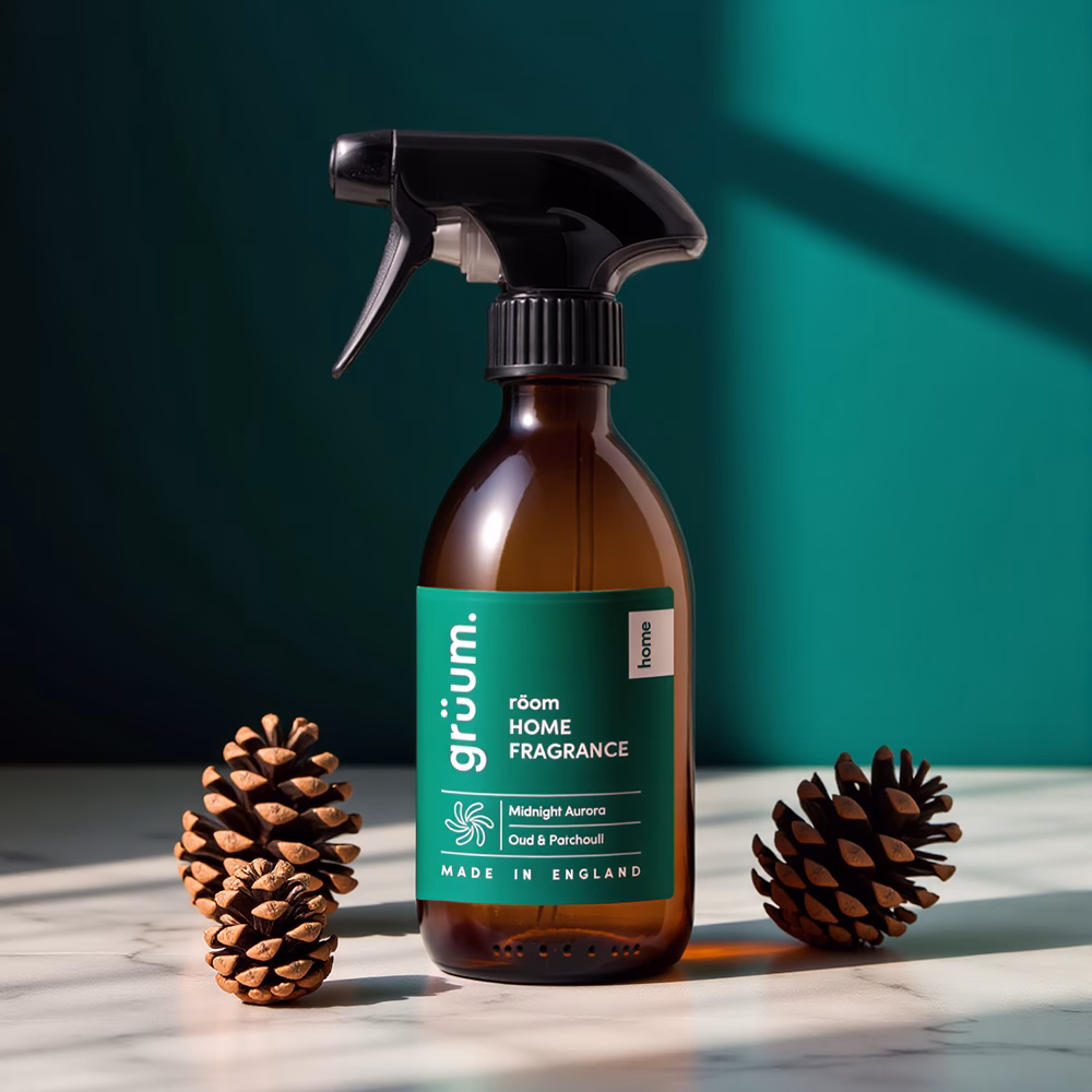 Fragrance bottle with pinecones